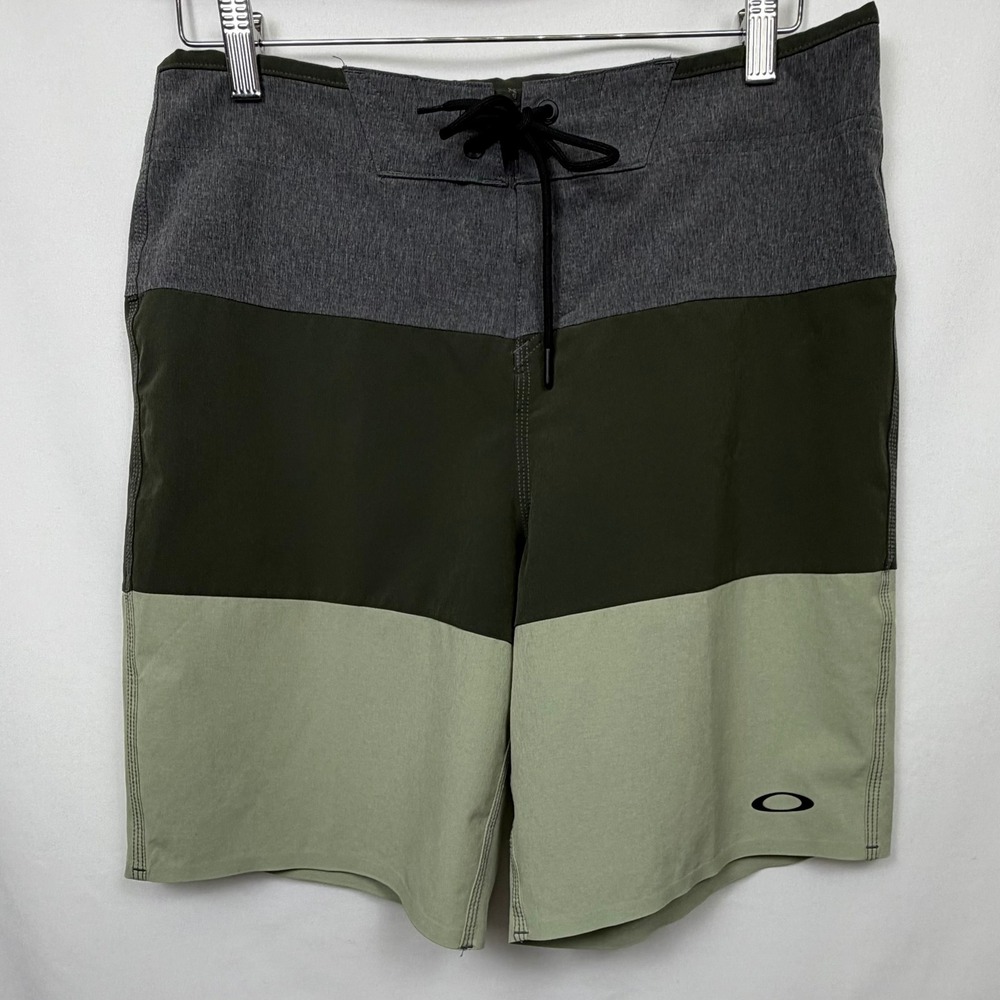 Oakley Performance Fit Board Shorts Mens 30 Colorblock Grey Green Swim Trunks